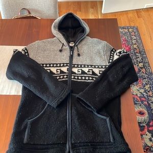 Khumbu. 100% wool made in Nepal. Sherpa zip up sweater. lightly worn